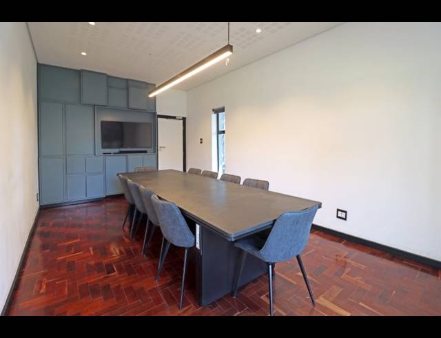 55.60M² BUSINESS TO LET IN PARKMORE